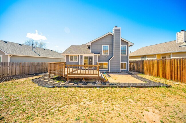 Building Photo - Stunning tri-level remodeled home in Briargate!