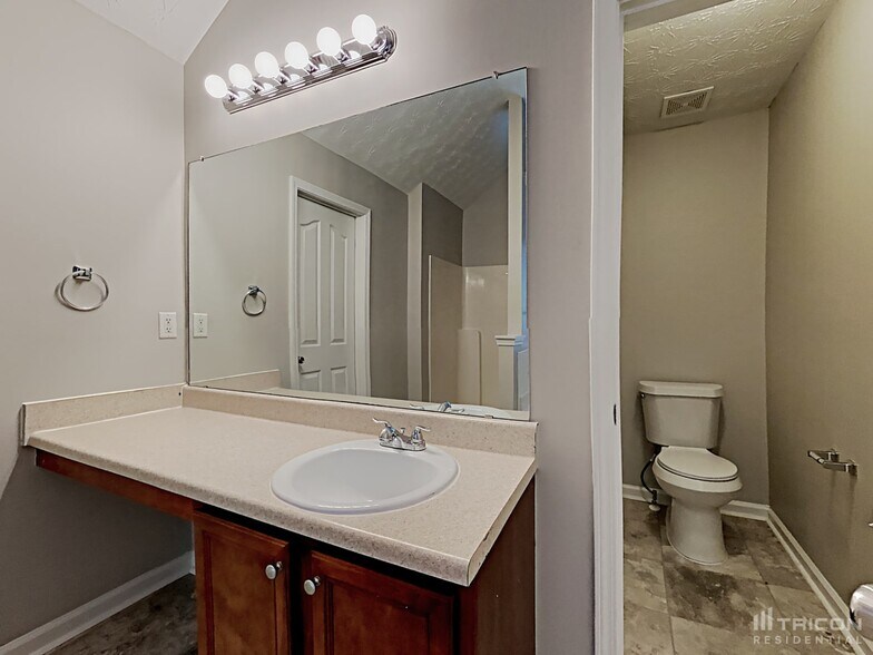 Building Photo - 80 Stony Oak Dr