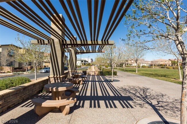 Building Photo - 3009 Camino Sereno Ave