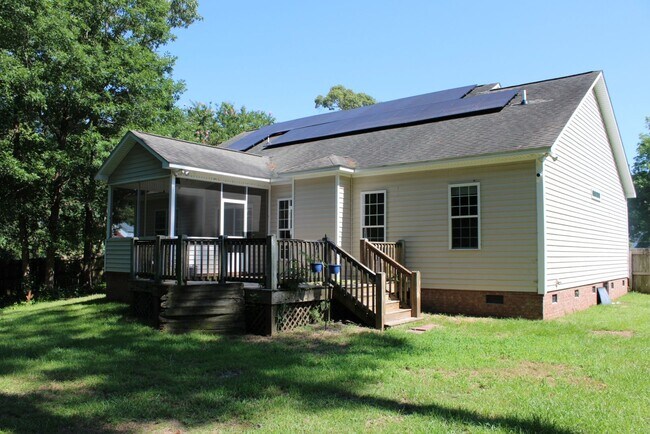 Building Photo - Move-In Incentive - $200 off first month's rent