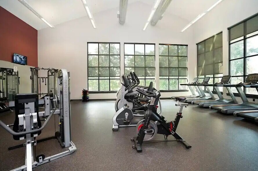Building Photo - 930 Cricklewood Dr