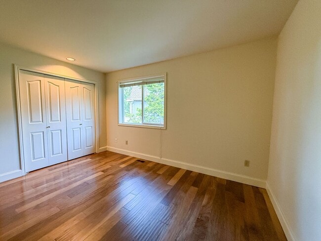Building Photo - 4bd/3.25ba Seattle House