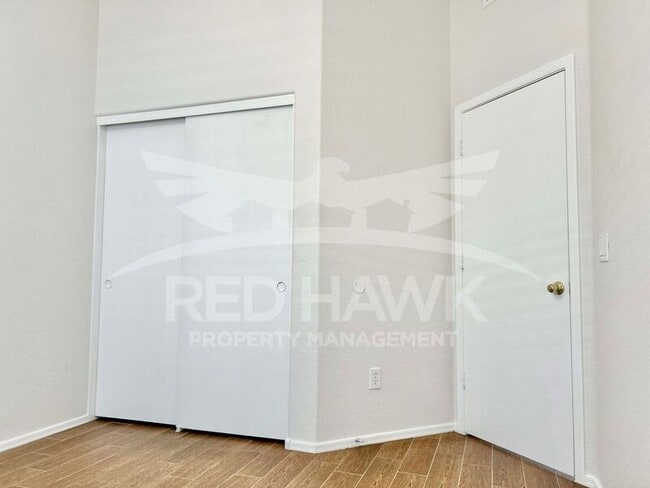 Building Photo - 721 E Sheffield Ave