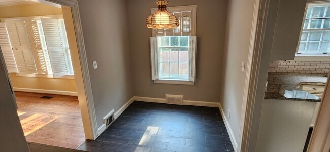Building Photo - Wonderful home in Overlook!