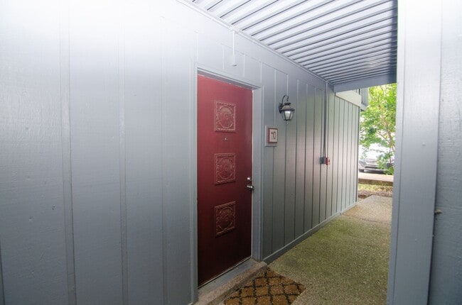 Building Photo - Beautifully Updated 2 Bedroom Condo in Belle Meade Highlands