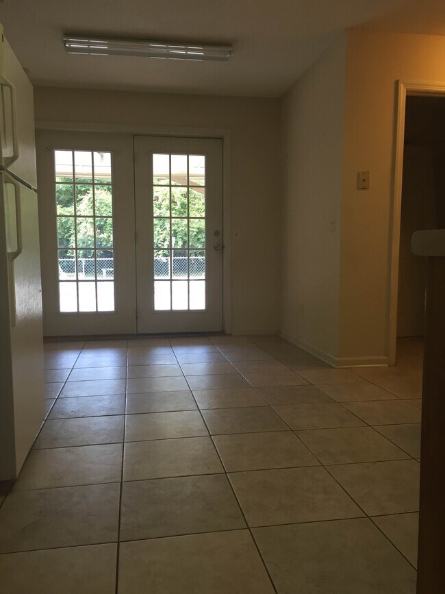 Building Photo - 114 Greenbriar Trail