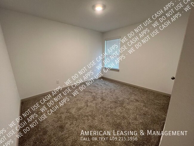 Building Photo - 375 Silver Bridge Ct