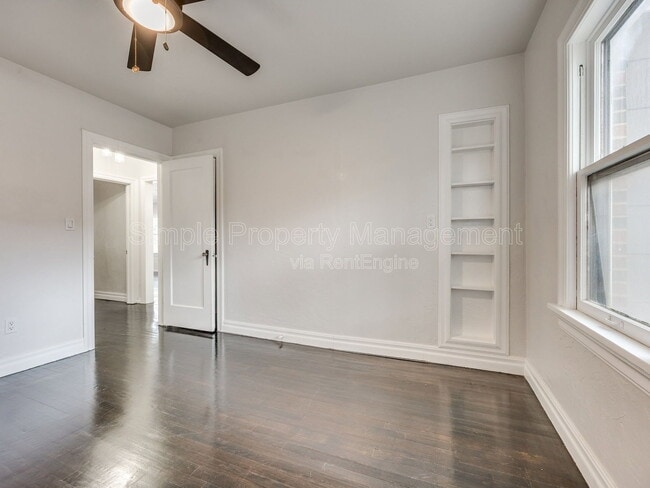 Building Photo - 2112 N Drexel Blvd