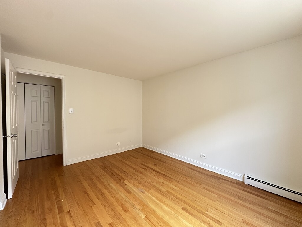 Building Photo - 3710 N Pine Grove Ave
