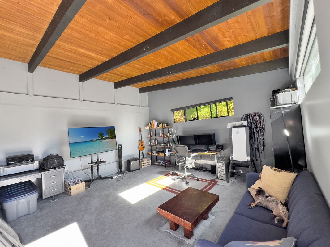 Building Photo - 22012 Topanga School Rd