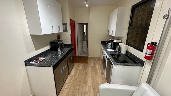 Building Photo - 380 Third Ave