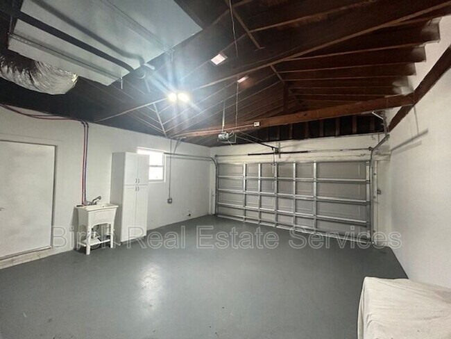 Building Photo - 1830 Lady Mary Dr