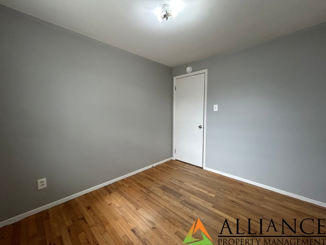 Building Photo - Cute 3 bedroom home!