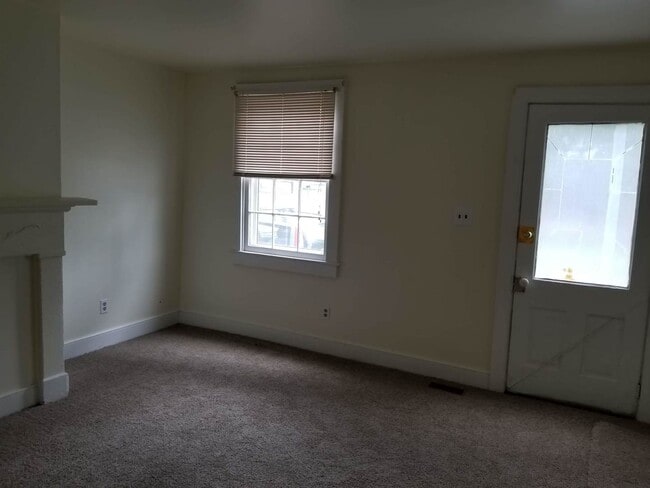 Building Photo - Chesapeake City 2BR/1BA Home for only $900...