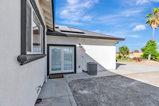 Building Photo - 1353 Perry Ct.