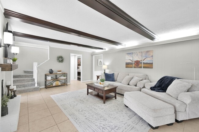 Building Photo - 223 Birchwood Dr