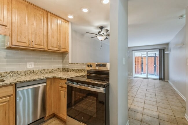Building Photo - 310 Lathrop Ave