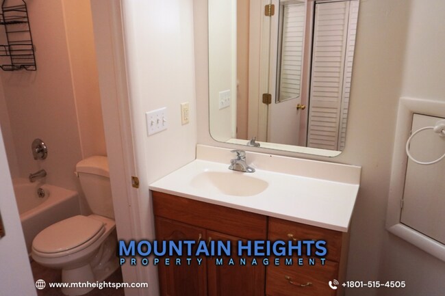 Building Photo - 2784 E Delsa Dr