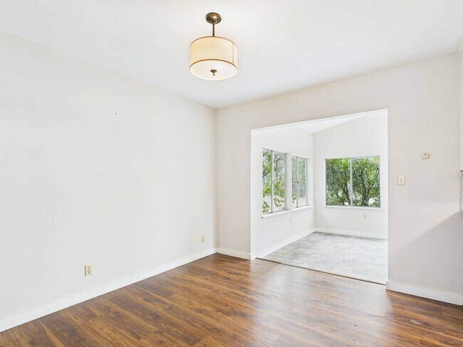 Building Photo - Established Nieghborhood