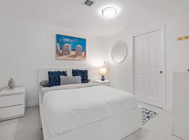 Building Photo - 481 Brickell Ave