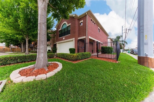 Building Photo - 3027 Buttercup St