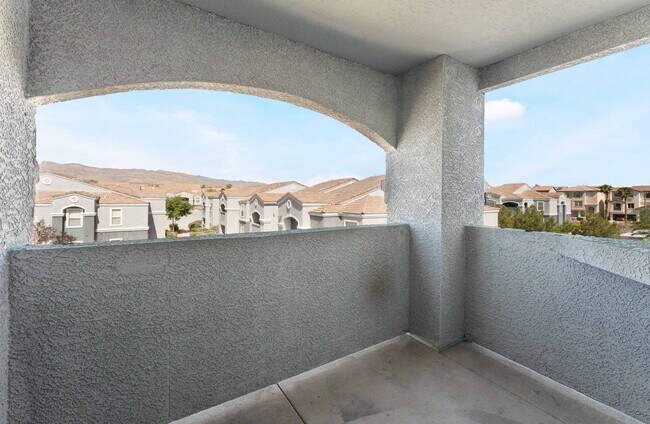 Building Photo - Modern 1-Bedroom Oasis: Prime Location!