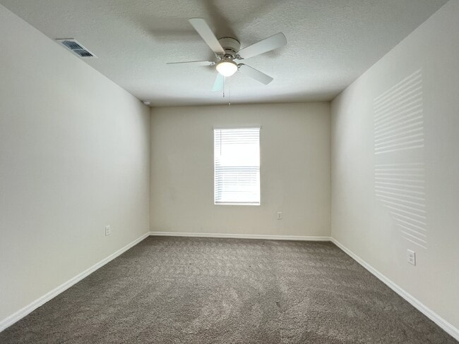 Building Photo - **4 bd/2bath Home available in the exclusive gated community of Lake Diamond!!!