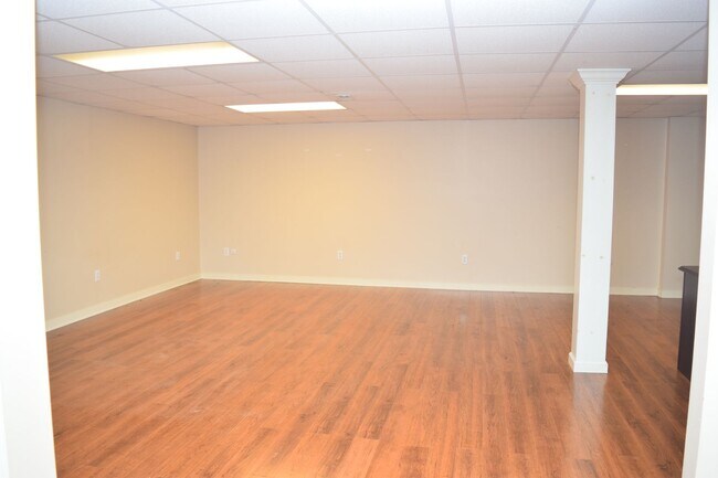 Building Photo - Spacious 3-Bedroom, 3-Bath Home with Bonus Room in a Quiet Neighborhood! NO PETS