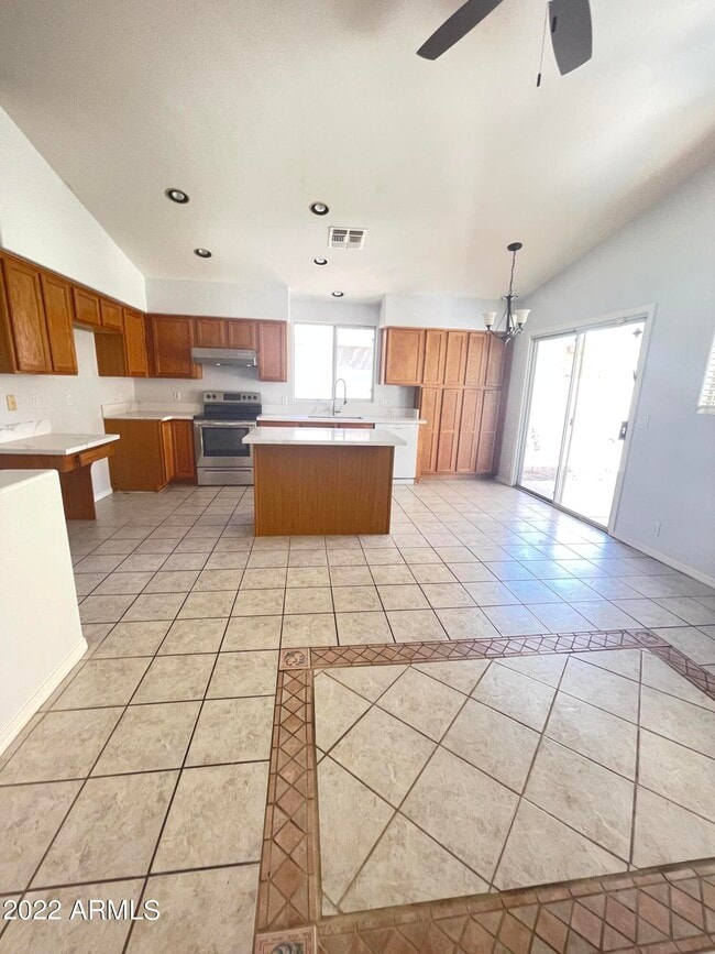 Building Photo - 963 W Morelos St