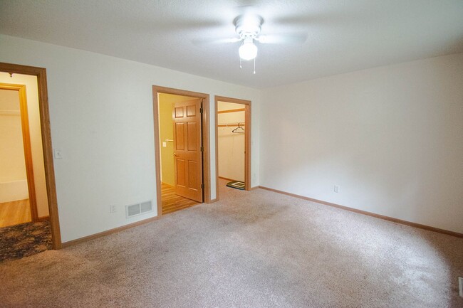 Building Photo - 919 Baird Ln NE