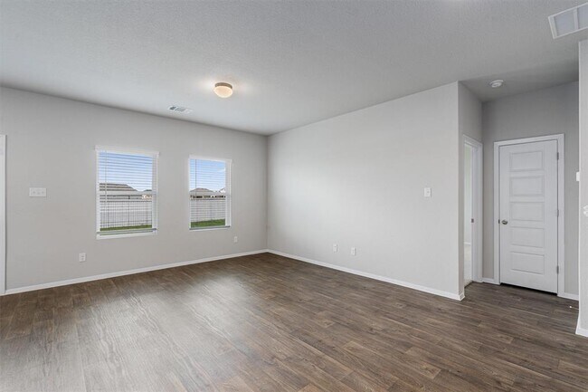 Building Photo - 621 Running Creek Dr