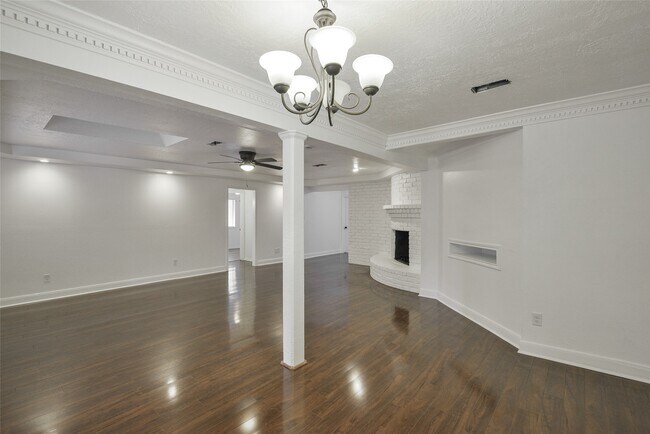 Building Photo - 2075 Little Cedar Dr