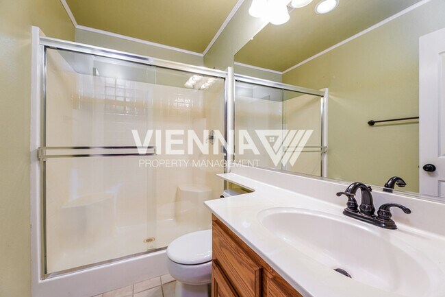 Building Photo - Spacious 4 Bedroom Home in Desirable Neighborhood