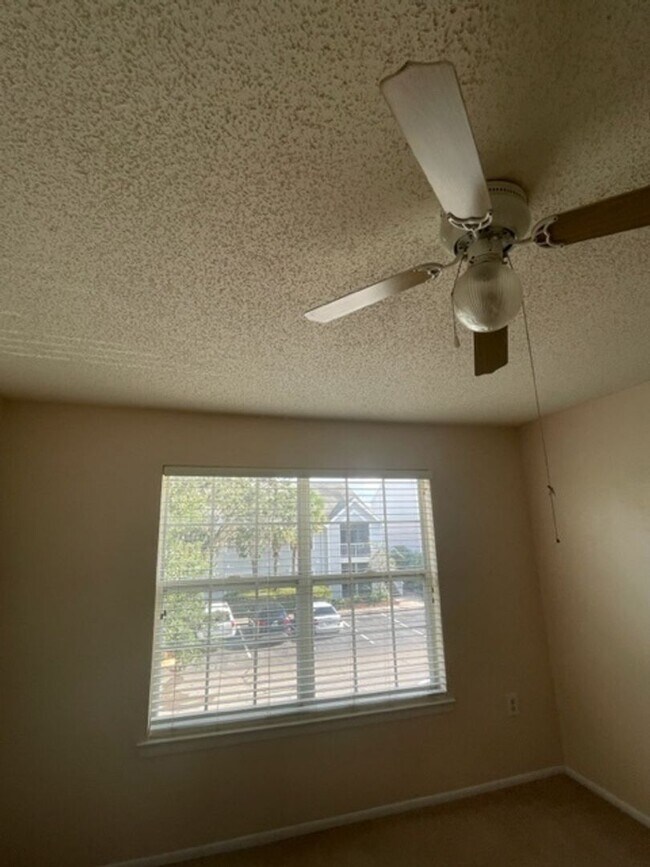 Building Photo - Free Rent for November! 2/2 Condo in Kissi...
