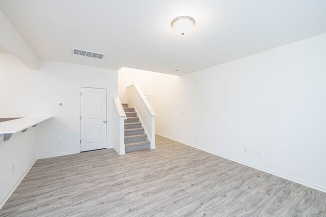 Building Photo - 3 Bedroom paired home with 2 car garage mi...