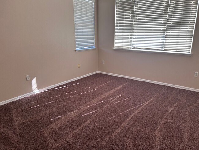 Building Photo - 3/2.5 Townhome