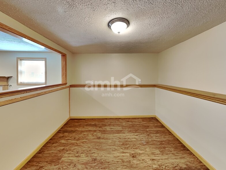 Building Photo - 623 Heartland Meadows Dr