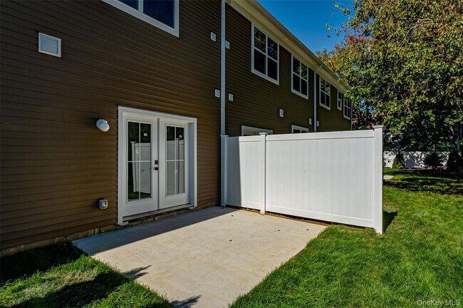 Building Photo - 1 Conklin St