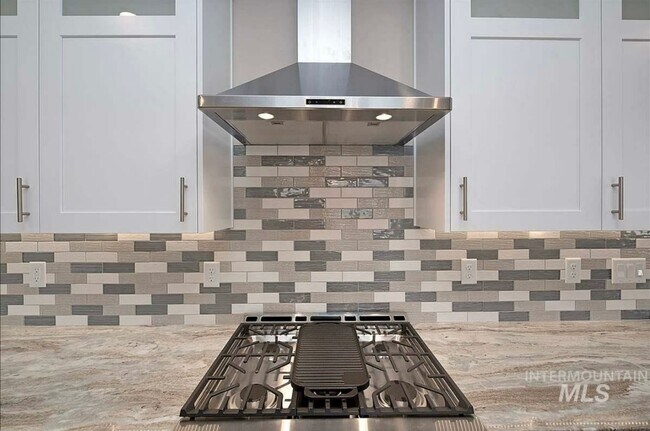 Building Photo - Beautiful Custom Single Level Boise Home A...