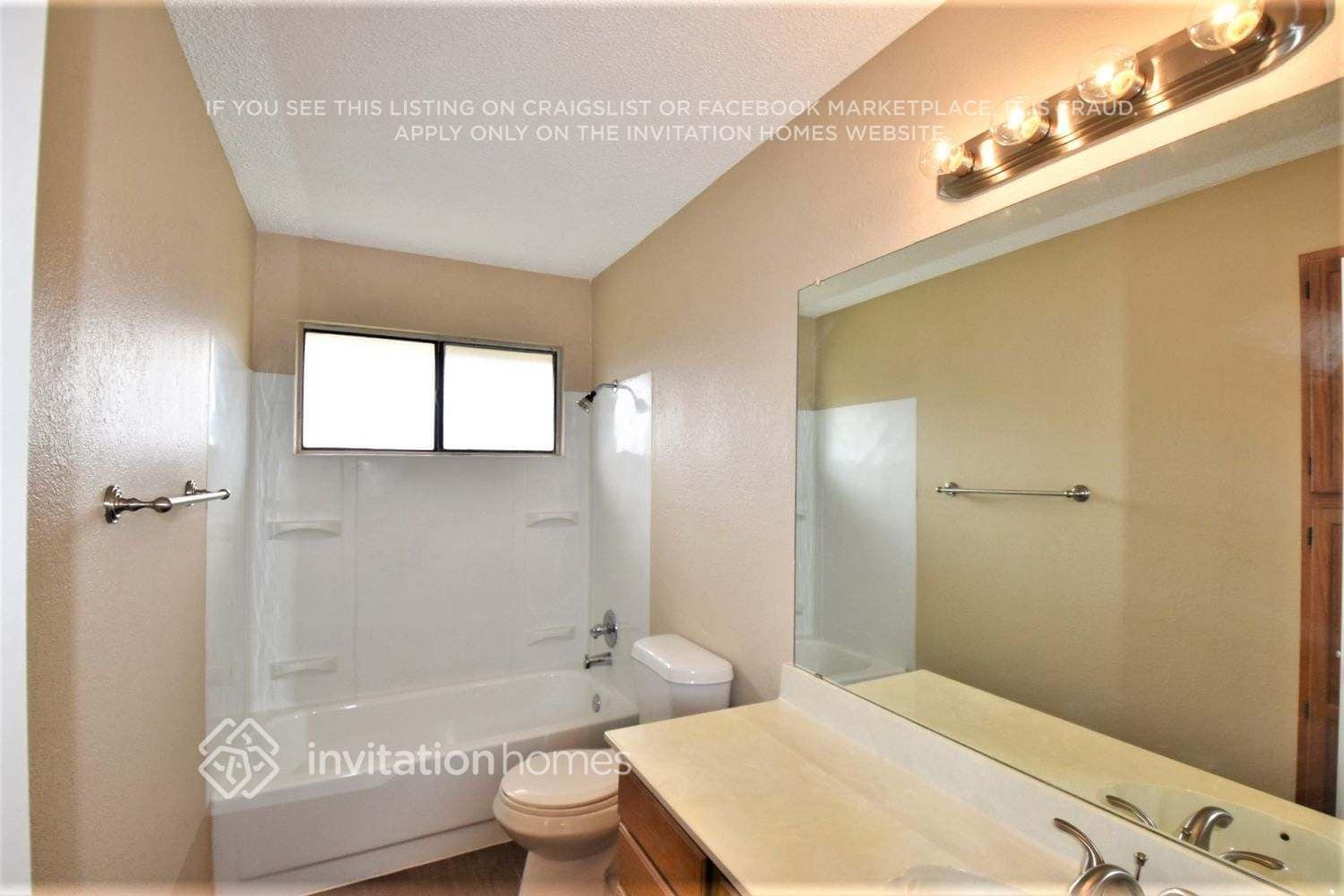 Building Photo - 2513 Livingston Ln