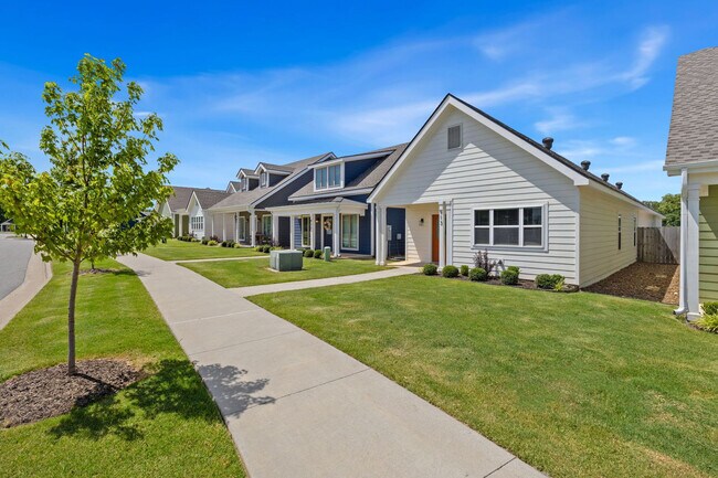 Building Photo - 913 NE Hts Ln