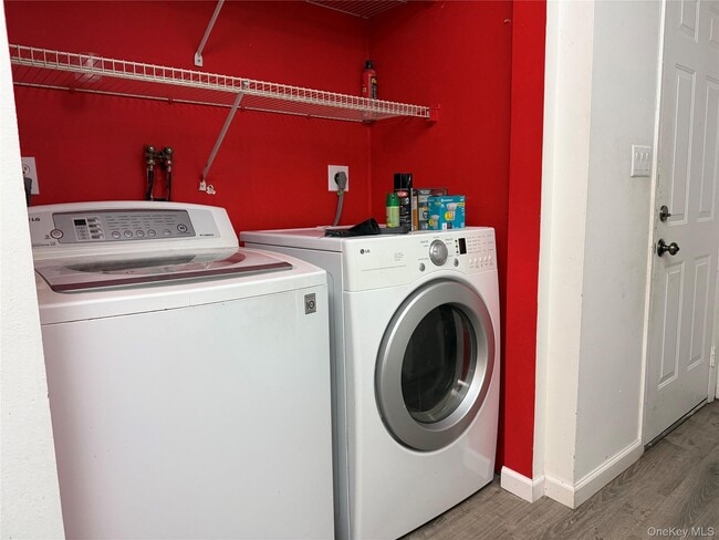 Building Photo - 7 Gloucester Dr