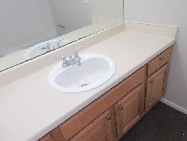 Building Photo - 1230 Shadowdale Dr