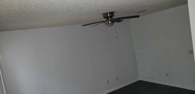 Building Photo - 153 Candlebrook Dr