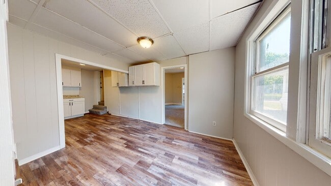 Building Photo - Huge 4 Bedroom Single Family House - almost 1500 SQ FT!