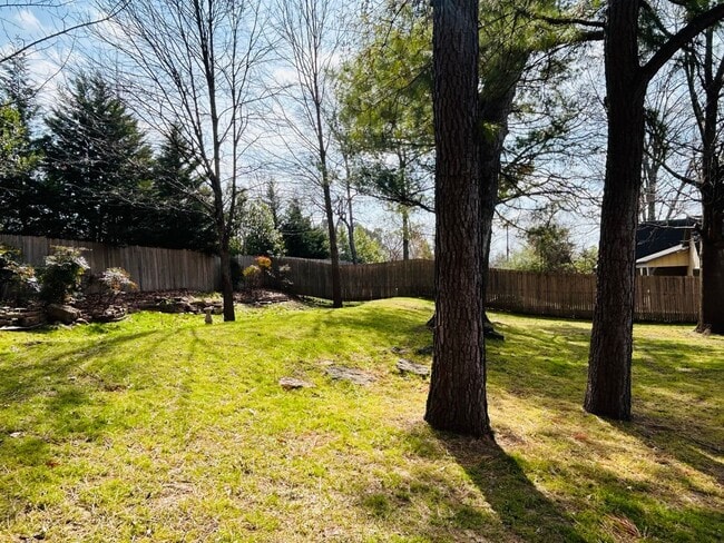 Building Photo - Absolutely gorgeous, remodeled home in beautiful location in Midtown Tulsa