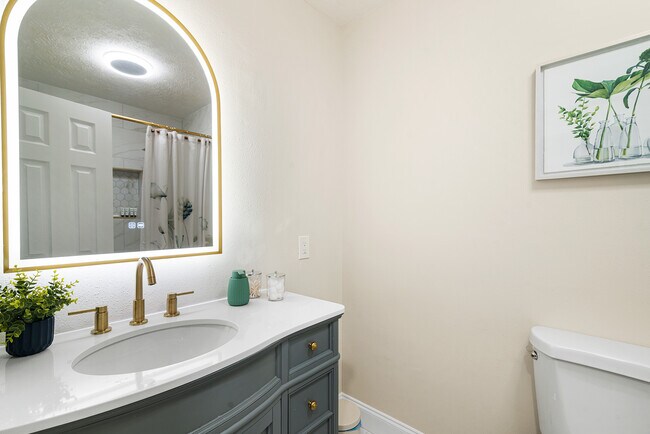 Building Photo - 5315 Shore Dr