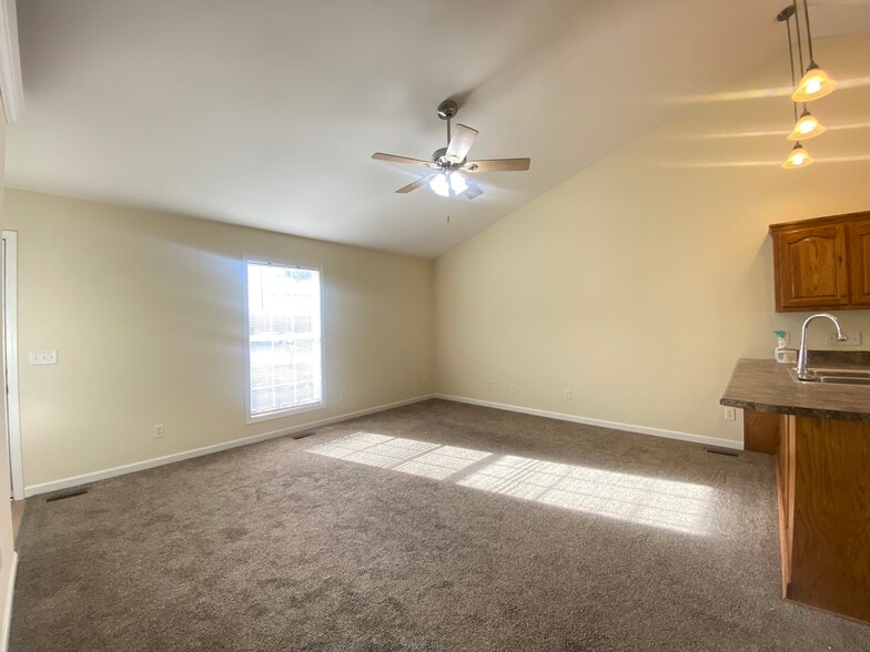 Building Photo - 220 4th Ave