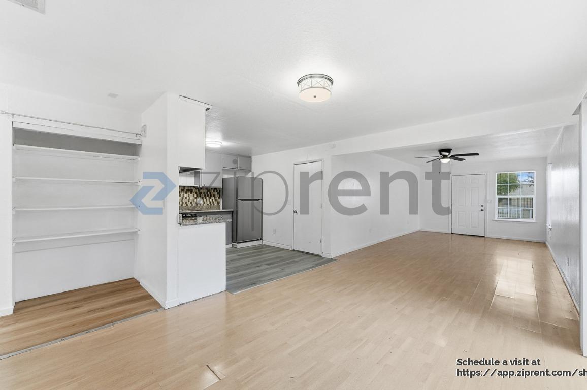 Building Photo - 1657 Knickerbocker Dr