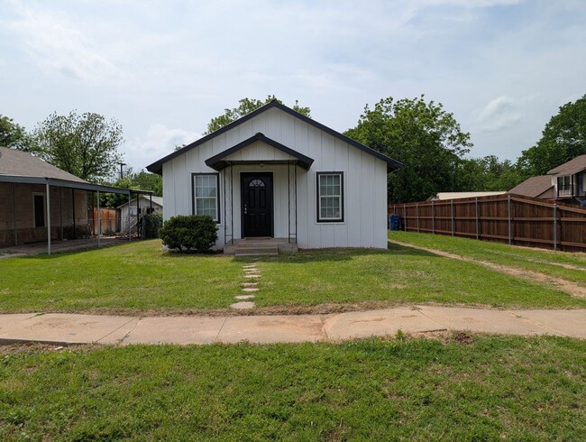 Primary Photo - 908 Tennessee St